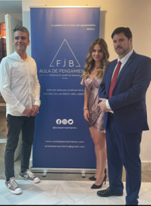 Saúl Lázaro, vicepresidente de Geca, Amparo Rodríguez, presidenta de Geca y Gerardo Martín miembro de Geca y presidente del Aula de Pensamiento "Francisco de Burgos"